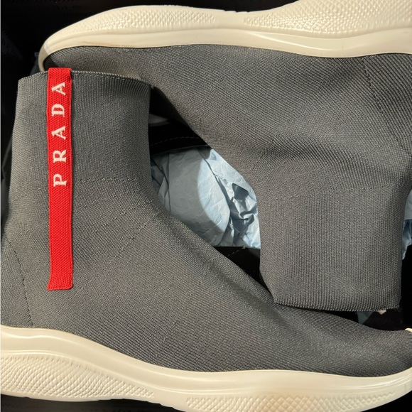 Prada - Picture 6 of 7